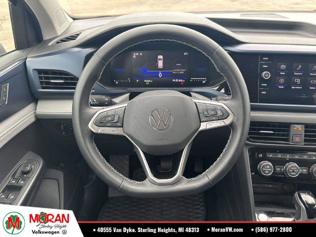 Certified 2024 Volkswagen Taos SE AWD/4WD image 15