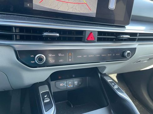 New 2025 Kia Sorento S image 18