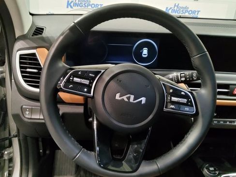 Used 2024 Kia Seltos EX image 28