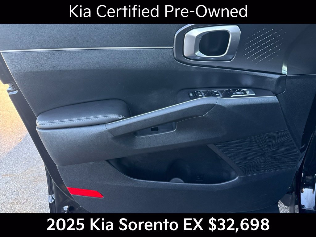Certified 2025 Kia Sorento EX w/ Panoramic Sunroof Package AWD/4WD image 12
