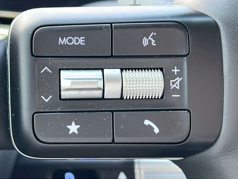 Used 2025 Hyundai Santa Fe SEL FWD image 20