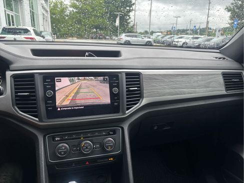 Used 2020 Volkswagen Atlas Cross Sport SE w/ Panoramic Sunroof Package FWD image 11