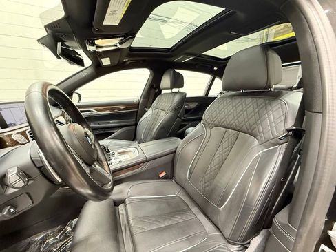 Used 2022 BMW 750i xDrive w/ Executive Package AWD/4WD image 32