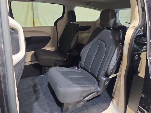 Used 2023 Chrysler Voyager LX FWD image 23