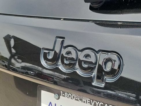 Used 2019 Jeep Grand Cherokee Altitude image 11