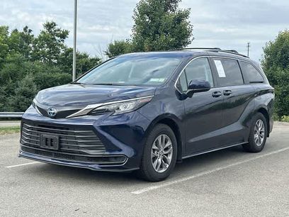 Used 2024 Toyota Sienna LE w/ LE Plus Package