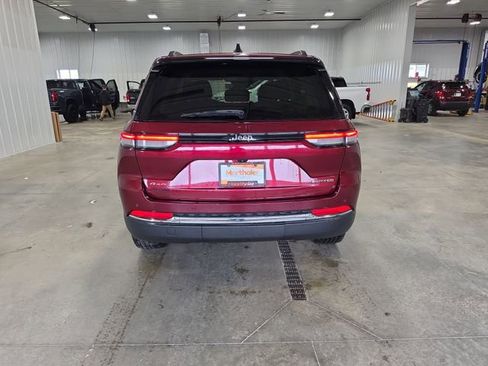Used 2023 Jeep Grand Cherokee Limited AWD/4WD image 7