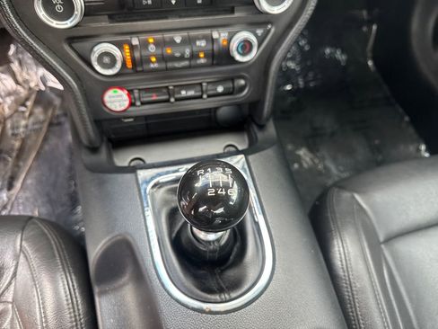 Used 2017 Ford Mustang Coupe RWD image 21