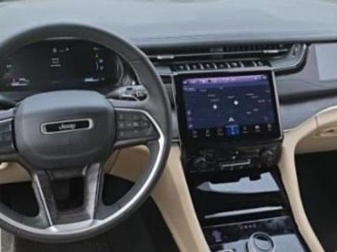 Used 2023 Jeep Grand Cherokee 4WD 4xe image 8