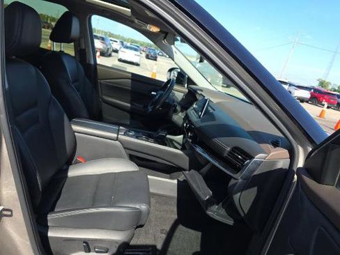 Used 2023 Nissan Rogue SL AWD/4WD image 7