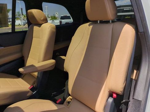 Used 2024 Mercedes-Benz GLS 450 4MATIC image 27