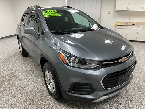 Used 2019 Chevrolet Trax LT w/ LT Convenience Package image 3