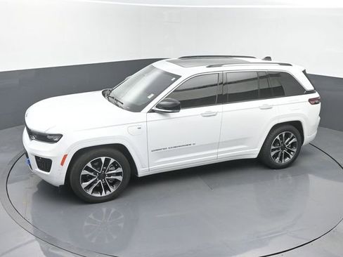 Used 2023 Jeep Grand Cherokee Overland w/ Rear Seat Video Group I AWD/4WD image 35