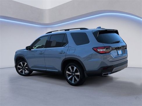 Used 2023 Honda Pilot Touring image 9