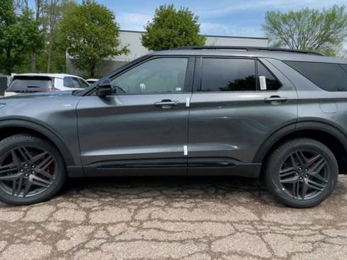 New 2026 Ford Explorer ST-Line w/ ST-Line Street Pack AWD/4WD image 5