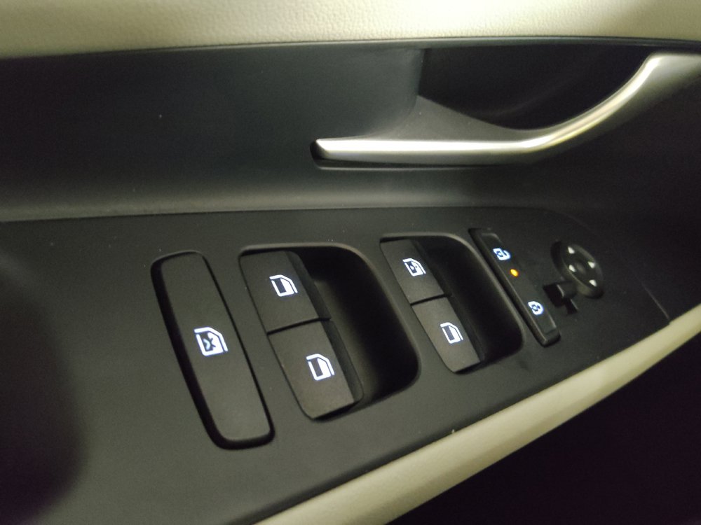 Used 2025 Hyundai Elantra Limited FWD image 27