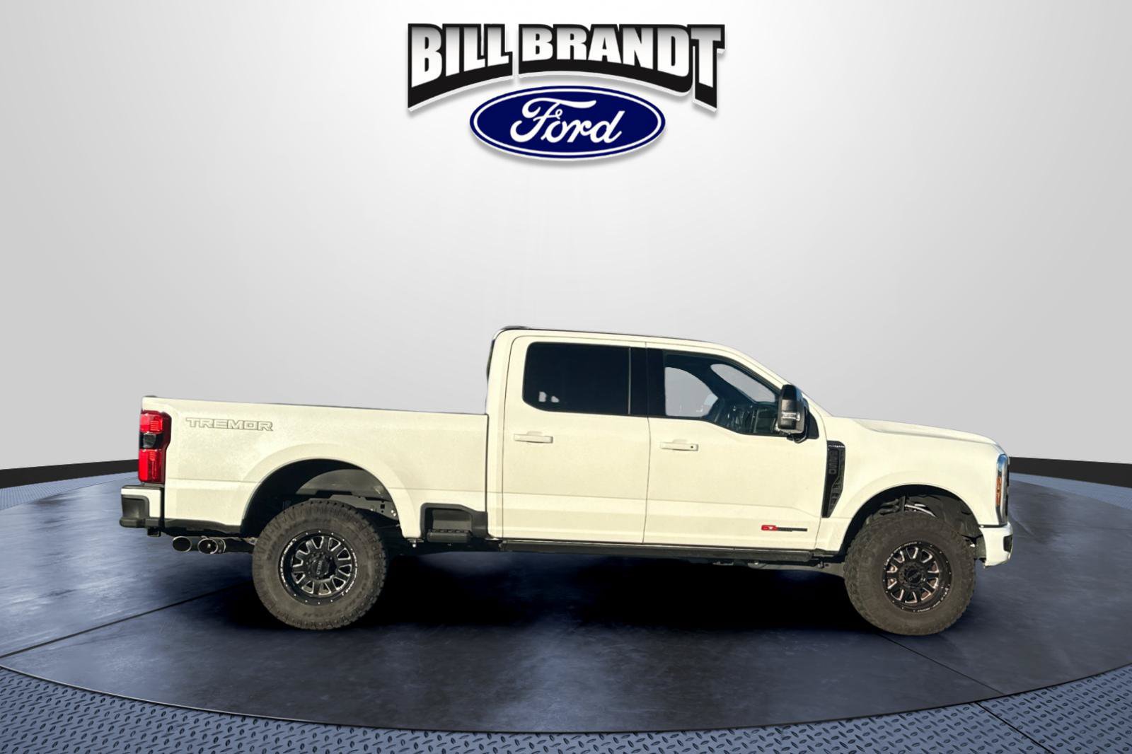 Used 2025 Ford F250 Platinum w/ Tremor Off-Road Package AWD/4WD image 2