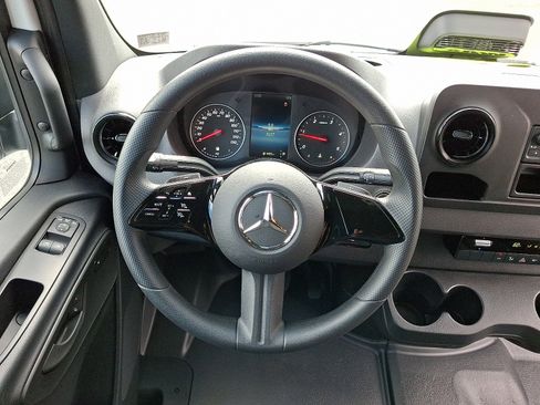 Used 2025 Mercedes-Benz Sprinter 2500 image 19