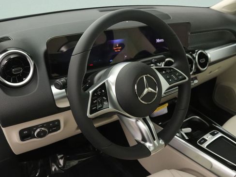 New 2026 Mercedes-Benz GLB 250 image 4