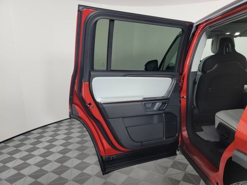 Used 2023 Rivian R1S Launch Edition image 17