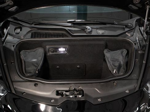 Used 2021 Lamborghini Huracan EVO RWD image 11