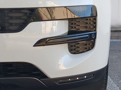 Used 2025 Land Rover Range Rover Sport image 11