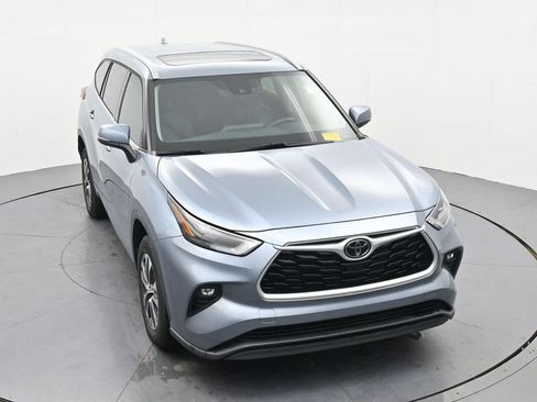 Used 2022 Toyota Highlander XLE FWD image 19