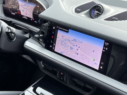 Certified 2024 Porsche Cayenne image 33