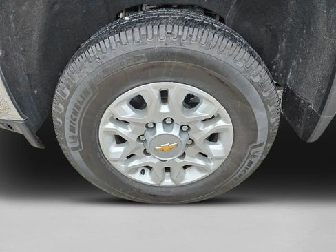 Used 2023 Chevrolet Silverado 2500 LT AWD/4WD image 12
