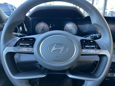 Used 2025 Hyundai Elantra SEL image 28