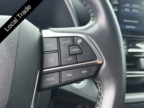 Used 2021 Toyota Highlander XLE FWD image 15