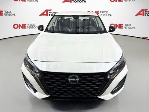 Used 2023 Nissan Altima 2.5 SR FWD image 2