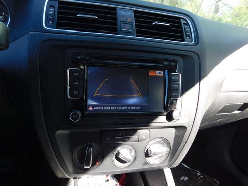 Used 2015 Volkswagen Jetta SE image 11