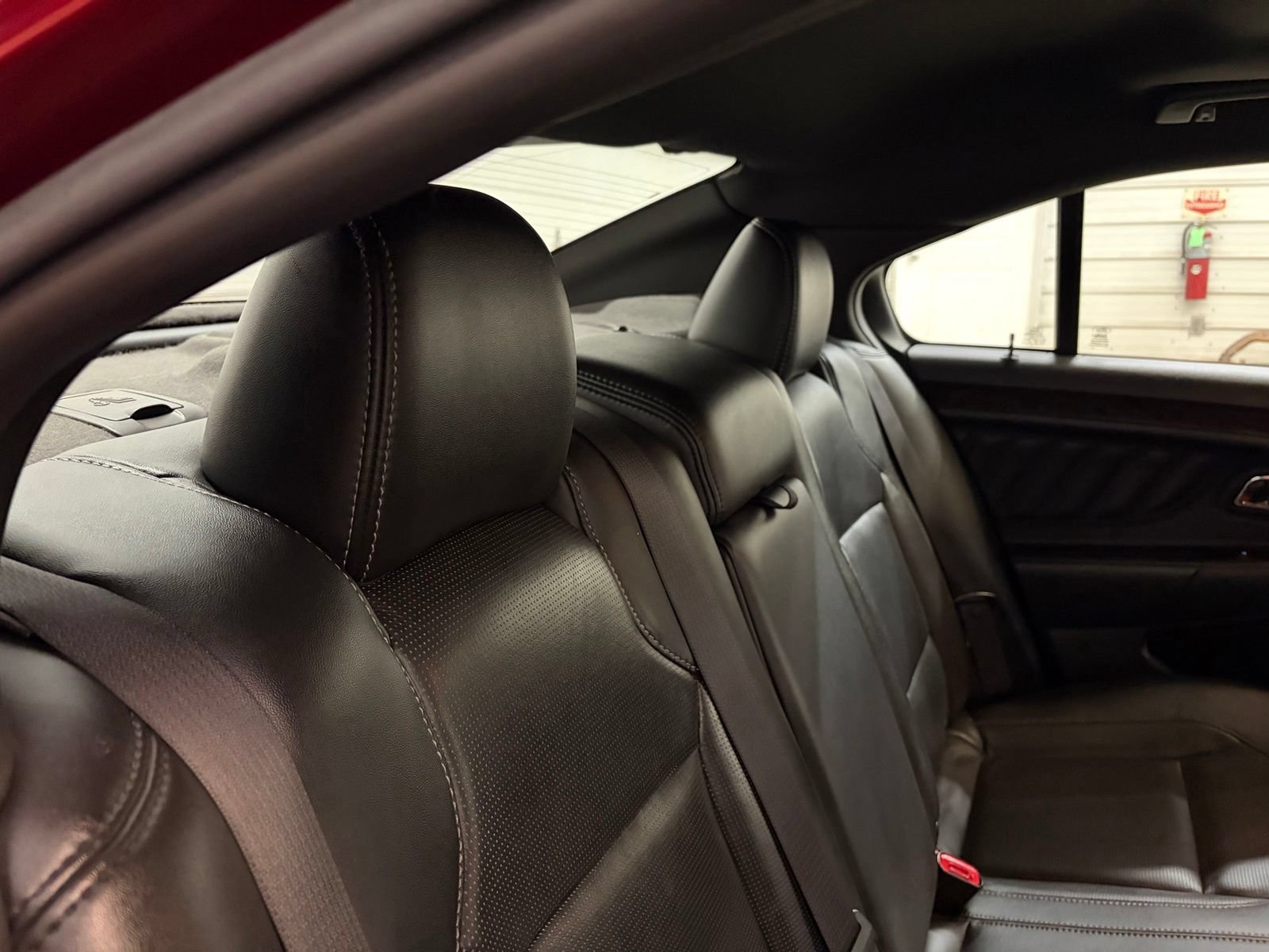 Used 2013 Ford Taurus Limited FWD image 33
