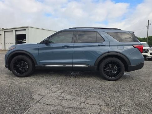 Used 2025 Ford Explorer Active w/ Active Comfort Package RWD image 2