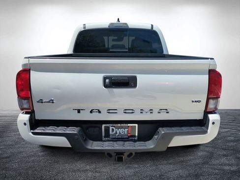Used 2021 Toyota Tacoma SR5 AWD/4WD image 5