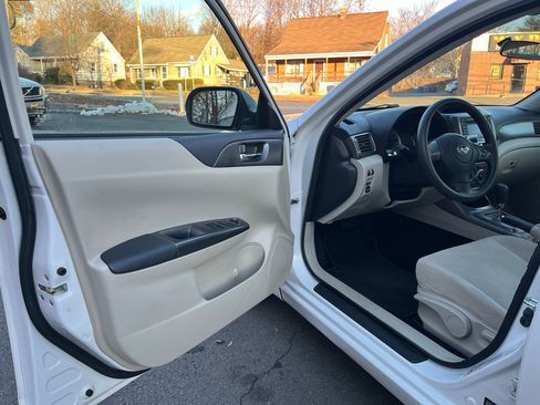 Used 2011 Subaru Impreza 2.5i image 9