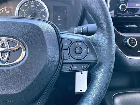 Used 2021 Toyota Corolla LE image 24