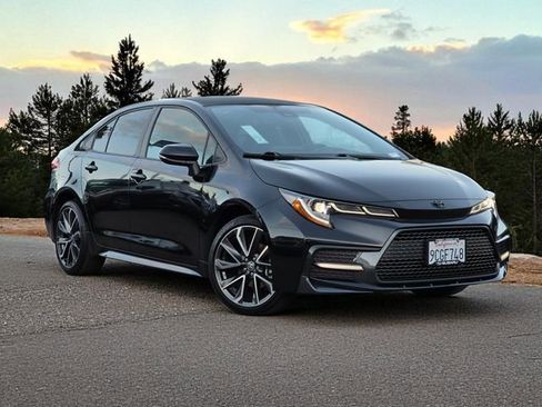 Used 2022 Toyota Corolla SE image 2