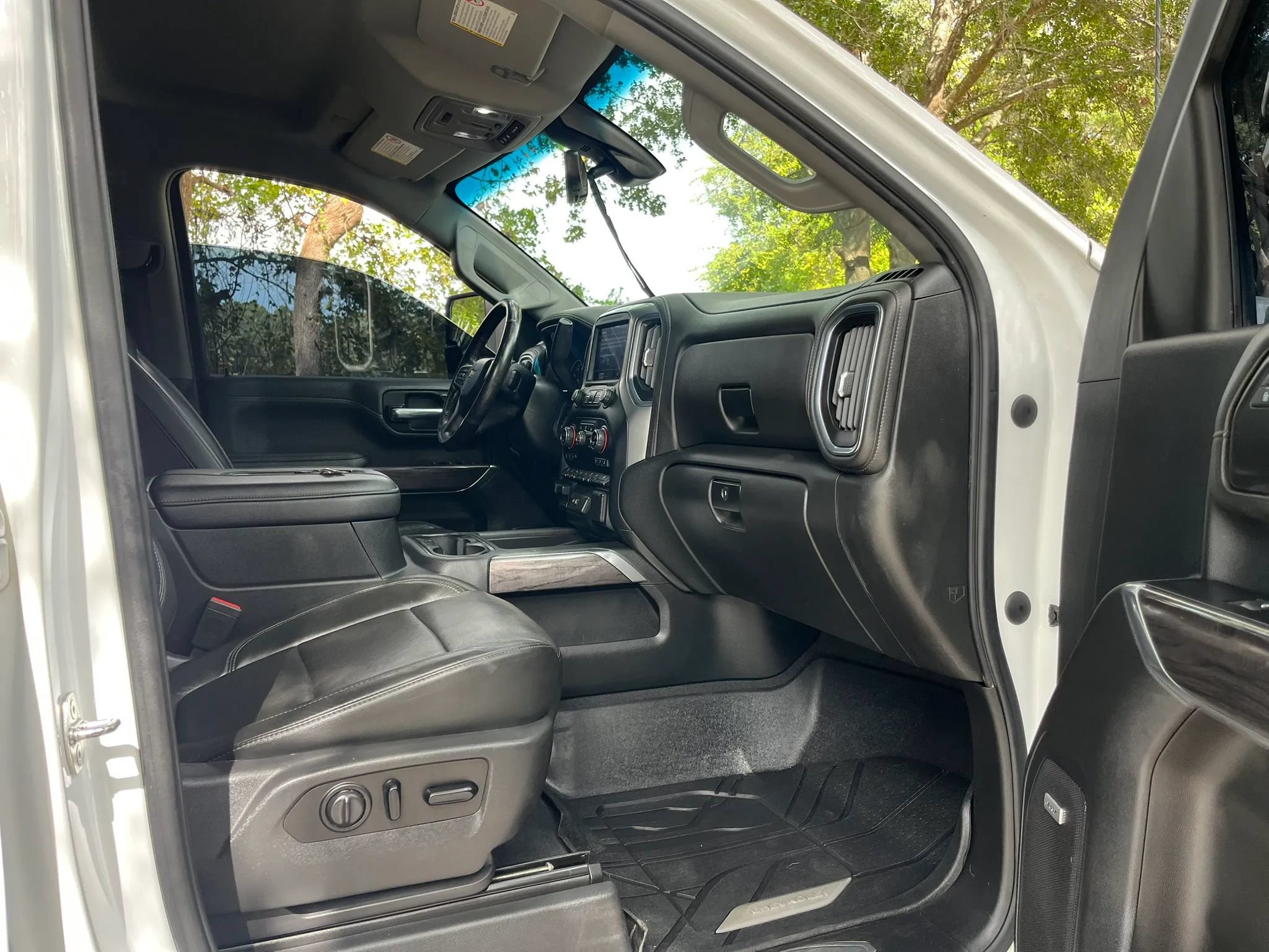 Used 2020 Chevrolet Silverado 2500 LTZ w/ LTZ Premium Package AWD/4WD image 19