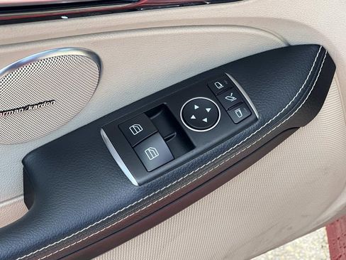 Used 2015 Mercedes-Benz SLK 250 image 12