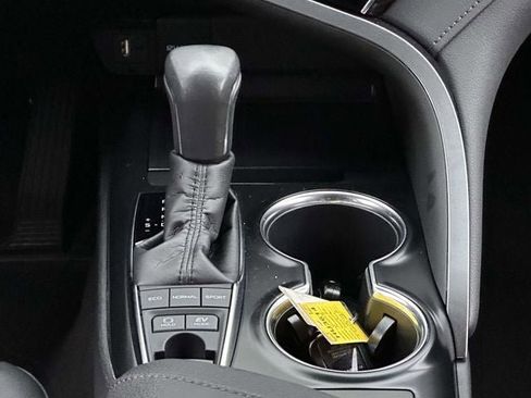 Used 2018 Toyota Camry XLE image 23