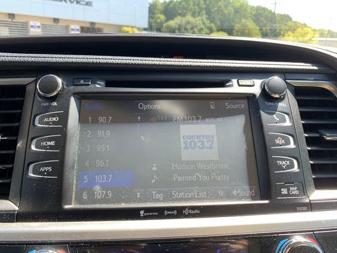 Used 2018 Toyota Highlander XLE FWD image 23