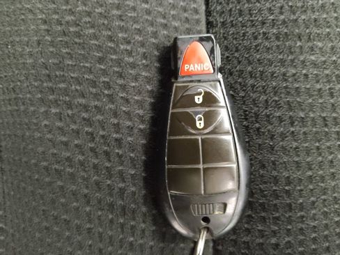 Used 2019 Dodge Grand Caravan SE w/ UConnect Hands-Free Group image 32