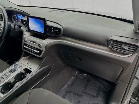 Used 2023 Ford Explorer XLT image 28