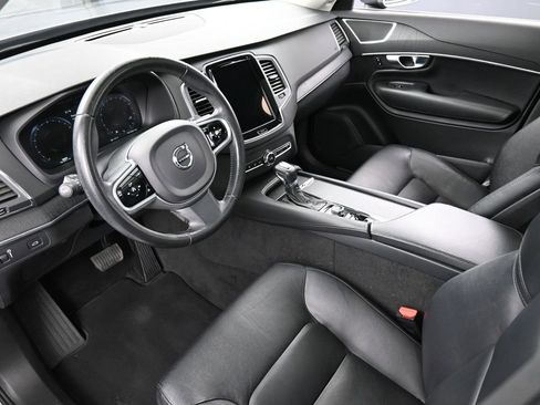 Used 2020 Volvo XC90 T5 Momentum image 4