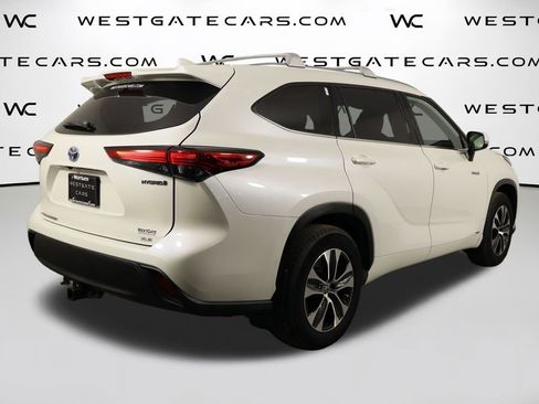 Used 2021 Toyota Highlander XLE image 42