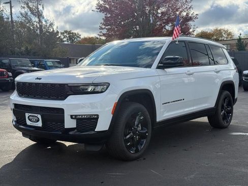 Used 2025 Jeep Grand Cherokee L Limited w/ Black Appearance Package AWD/4WD image 20