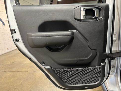 Used 2023 Jeep Wrangler Unlimited AWD/4WD image 24