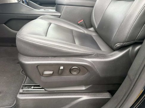Used 2023 Chevrolet Tahoe LT w/ Luxury Package RWD image 17
